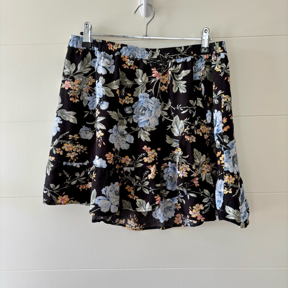 American Eagle Floral Ruffle Mini Skirt - Women’s L
